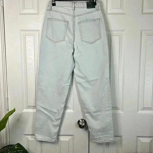 Wild Fable Super-High Rise Tapered Jeans - Ultra Light Wash, Size 6 / 28" Inseam - Picture 9 of 12